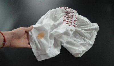 ​笔油弄到白衣服上怎么洗，直液式走珠笔油弄到白衣服上了怎么祛除？