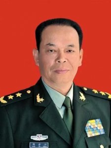 ​杨金山：原成都军区副司令员