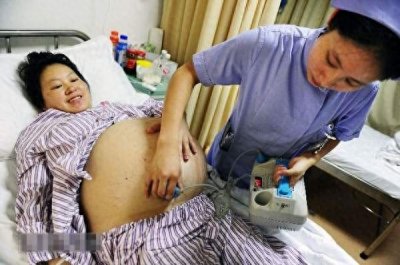 ​实拍四胞胎分娩全过程，四胞胎妈妈的肚子好大，伟大的母亲辛苦了