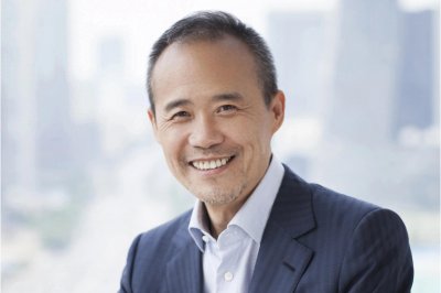 ​王石的传奇人生：商海巨浪与爱情波澜