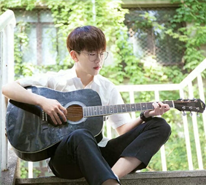 组图：内地网红费启鸣