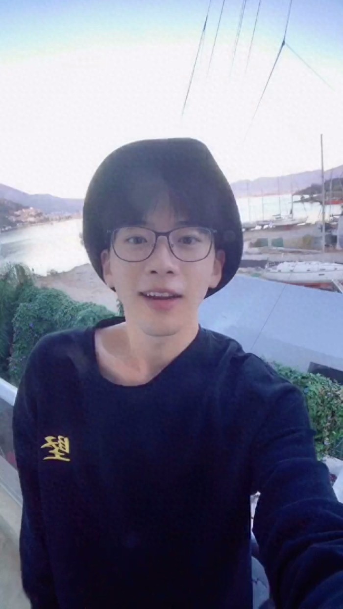 组图：内地网红费启鸣