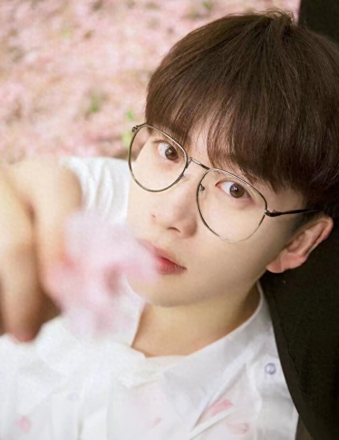 组图：内地网红费启鸣