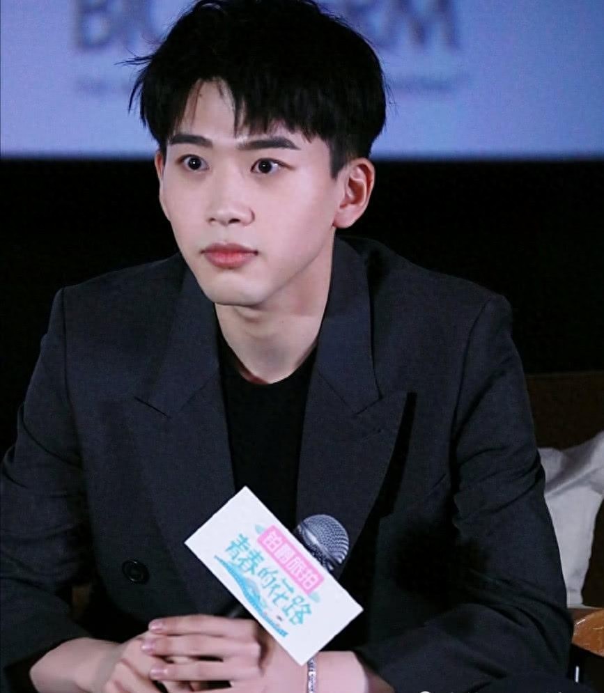 组图：内地网红费启鸣