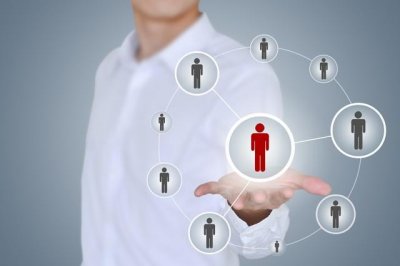 ​现在这个社会，不是朋友多了路好走，而是路好走了，朋友才多！