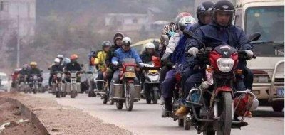 ​从60万到5万，摩托返乡大军逐年减少，背后体现的是国家的实力