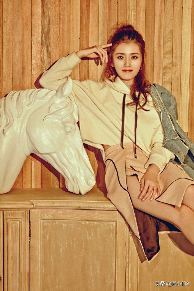 明星李若嘉，娱乐圈影视女演员，是具有实力的艺人