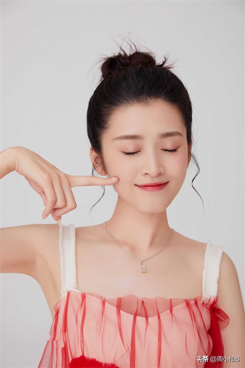 明星李若嘉，娱乐圈影视女演员，是具有实力的艺人