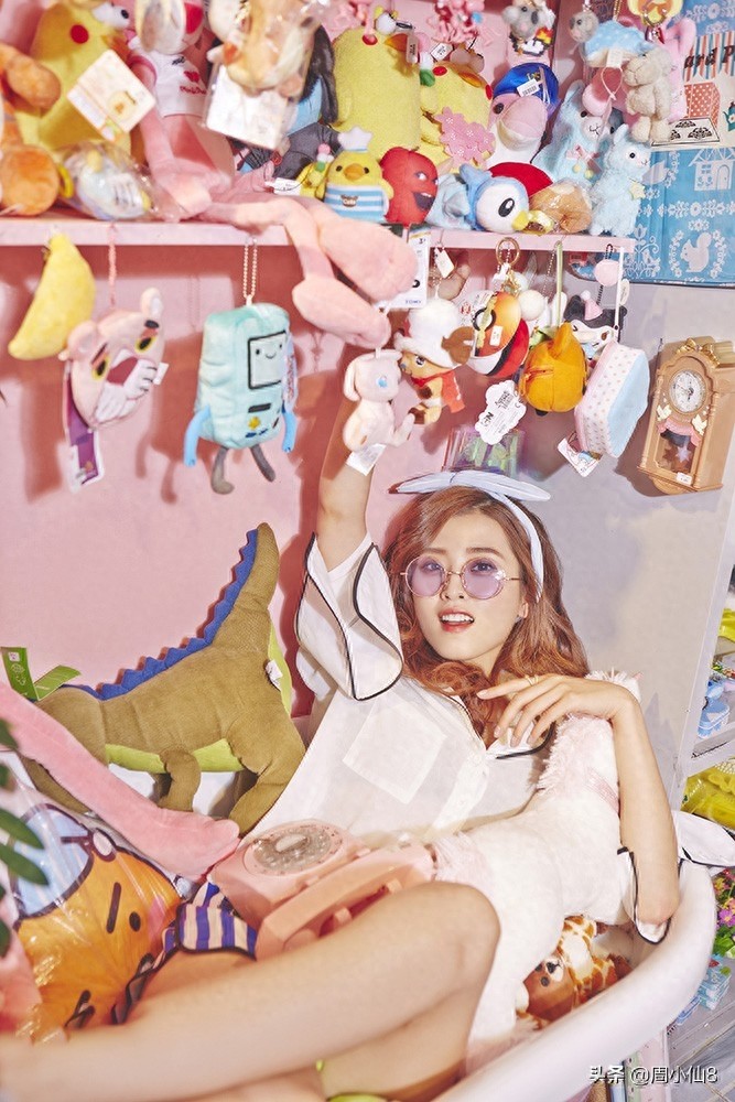 明星李若嘉，娱乐圈影视女演员，是具有实力的艺人