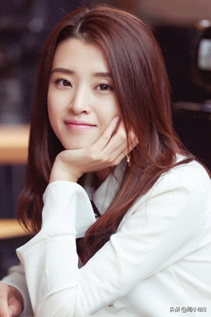 明星李若嘉，娱乐圈影视女演员，是具有实力的艺人