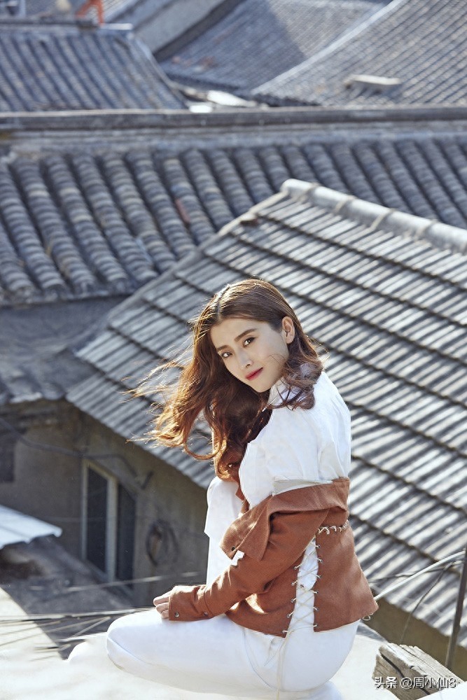 明星李若嘉，娱乐圈影视女演员，是具有实力的艺人