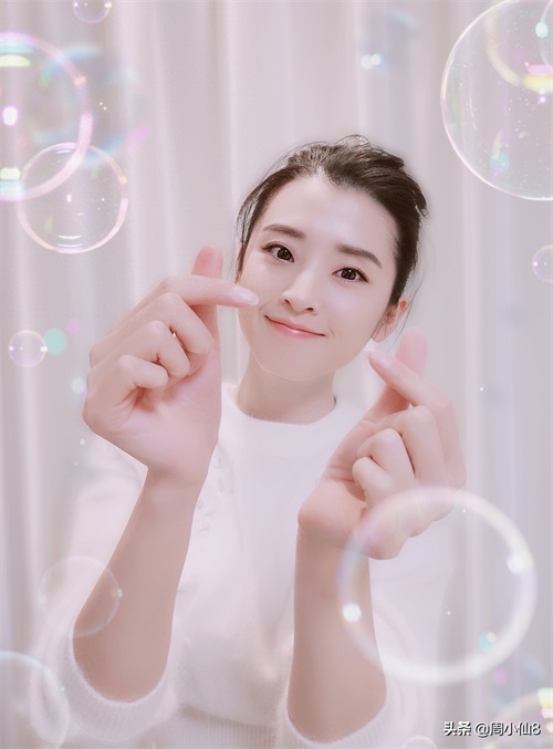 明星李若嘉，娱乐圈影视女演员，是具有实力的艺人