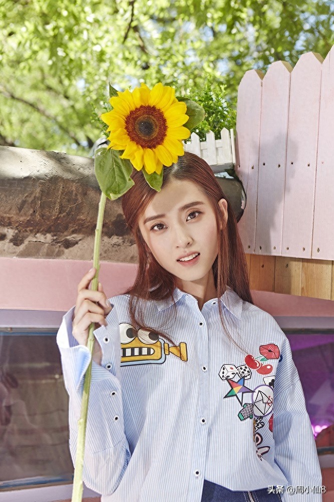 明星李若嘉，娱乐圈影视女演员，是具有实力的艺人