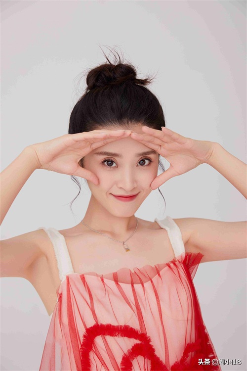 明星李若嘉，娱乐圈影视女演员，是具有实力的艺人