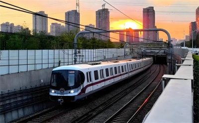 ​上海地铁11号线：都市东西向的活力纽带