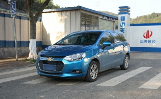 美女白领喜提雪佛兰乐风RV，用车一段时间后，说出了心里话