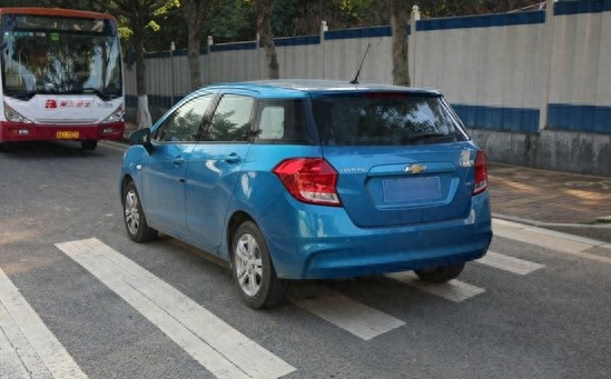 美女白领喜提雪佛兰乐风RV，用车一段时间后，说出了心里话