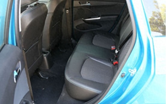 美女白领喜提雪佛兰乐风RV，用车一段时间后，说出了心里话