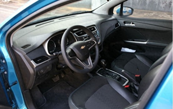 美女白领喜提雪佛兰乐风RV，用车一段时间后，说出了心里话