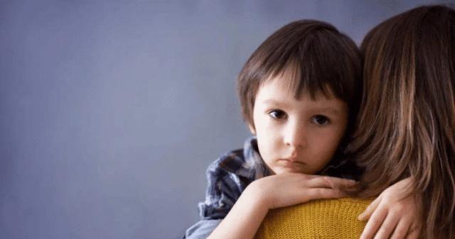 “咱家穷，买不起”，穷人孩子就该早当家