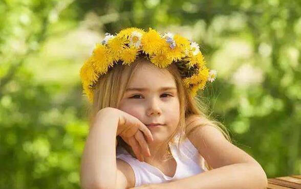 “咱家穷，买不起”，穷人孩子就该早当家