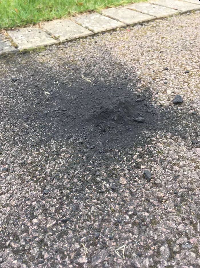 2月28日“火球”在英国上空爆炸后 科学家找到罕见碳质球粒陨石