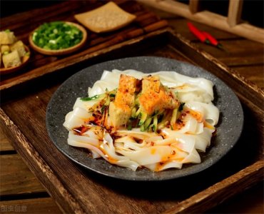 ​凉皮怎么做? 方法分享给你，出锅不开裂，爽滑劲道又透亮