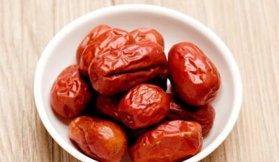 ​红枣发苦还能吃吗，买的红枣颜色又红油亮是否有毒加工了?吃了有毒害吗？