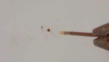 如何取出钉死的钉子,钉在墙里的钉子怎么取出?图3