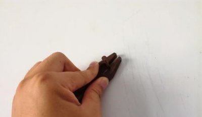 ​如何取出钉死的钉子,钉在墙里的钉子怎么取出?