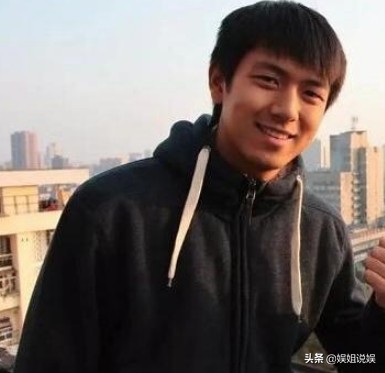 李现出道前旧照曝光，颜值并不出众，整没整容一目了然