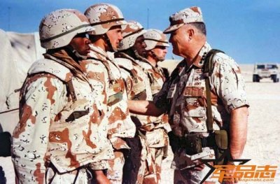 ​「战甲轰鸣」美军经典的M1钢盔为何被淘汰？浅谈美军的凯夫拉头盔