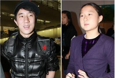 成龙的女儿小龙女，身材显瘦，一头红发像极了一个青春叛逆的女孩