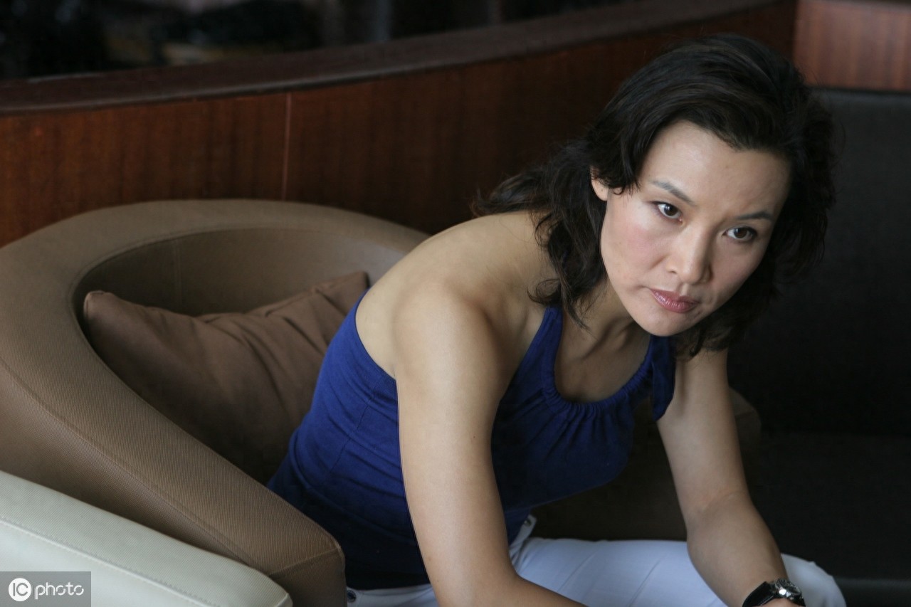 她是全世界最美50人之一,如今的陈冲已经58岁,依旧女人味十足