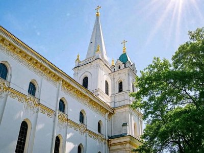 ​“教义高度妥协”的英国圣公会