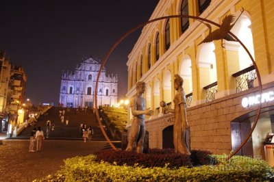 ​夜幕下的澳门大三巴牌坊