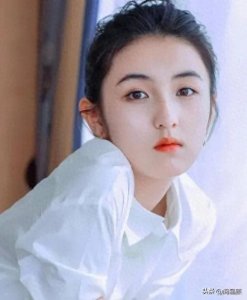 ​张子枫 00后灵动小花