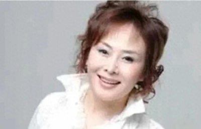 ​王霞是一位中国著名的女高音歌唱家。