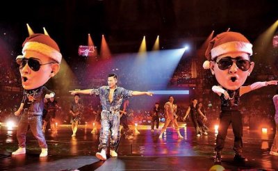 ​刘德华平安夜合唱 不像50多岁的人