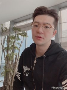 ​谢金和吴彼长得像俩人啥关系，吴彼是哪年出生的？