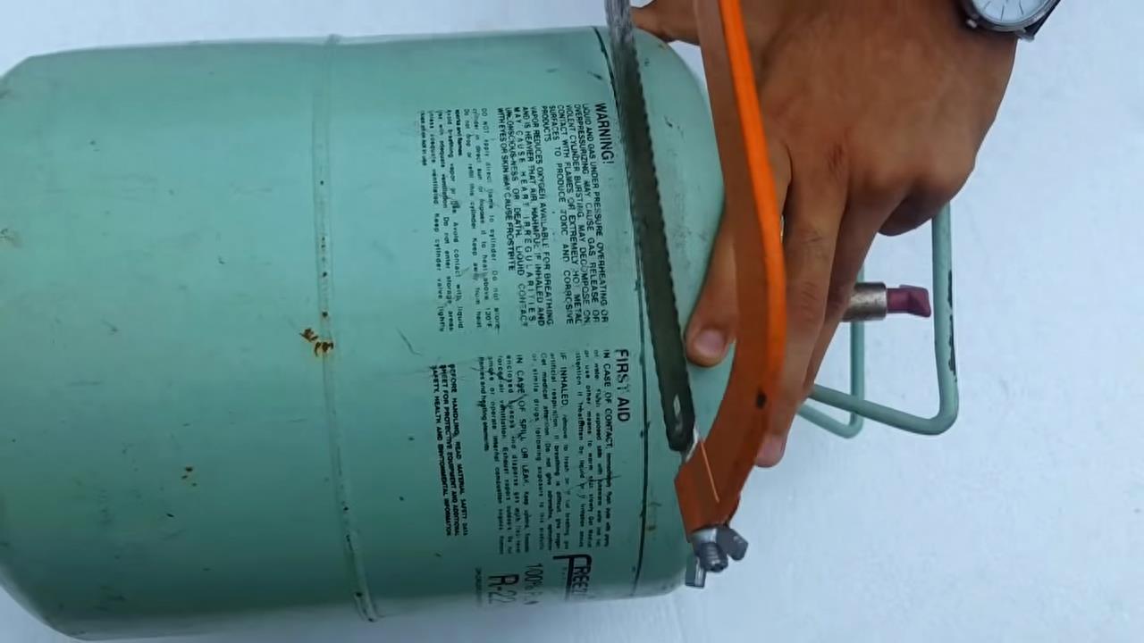 教你使用废旧煤气罐,做个迷你小火炉,方法很简单