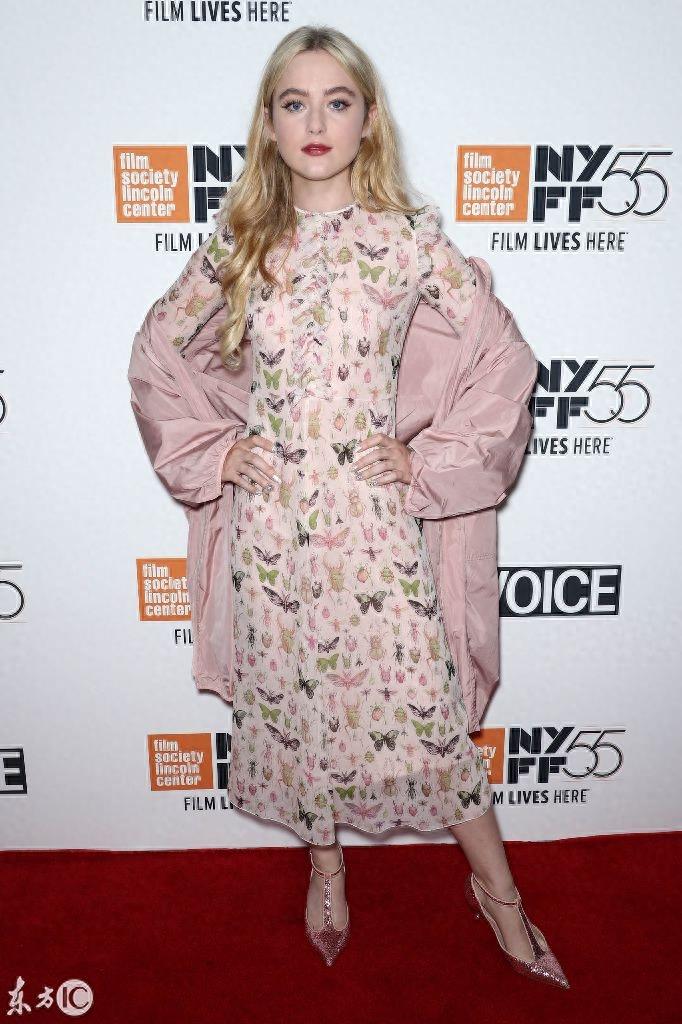 勾魂摄魄的蓝眼睛!美少女凯瑟琳·牛顿五官标致有气质