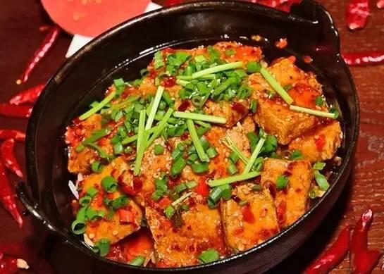 青岛去哪里吃地道美食(在青岛这些餐馆可以吃到你家乡的味道)(16)