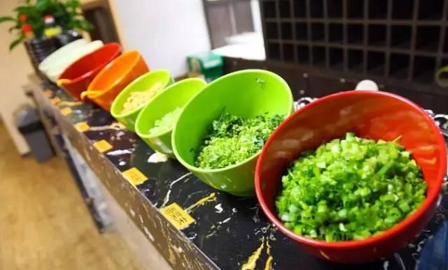 青岛去哪里吃地道美食(在青岛这些餐馆可以吃到你家乡的味道)(9)