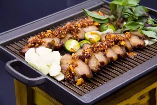 青岛去哪里吃地道美食(在青岛这些餐馆可以吃到你家乡的味道)(14)