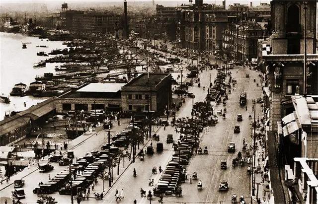 不能亲自到场吊唁(现场多人前来吊唁)(7)