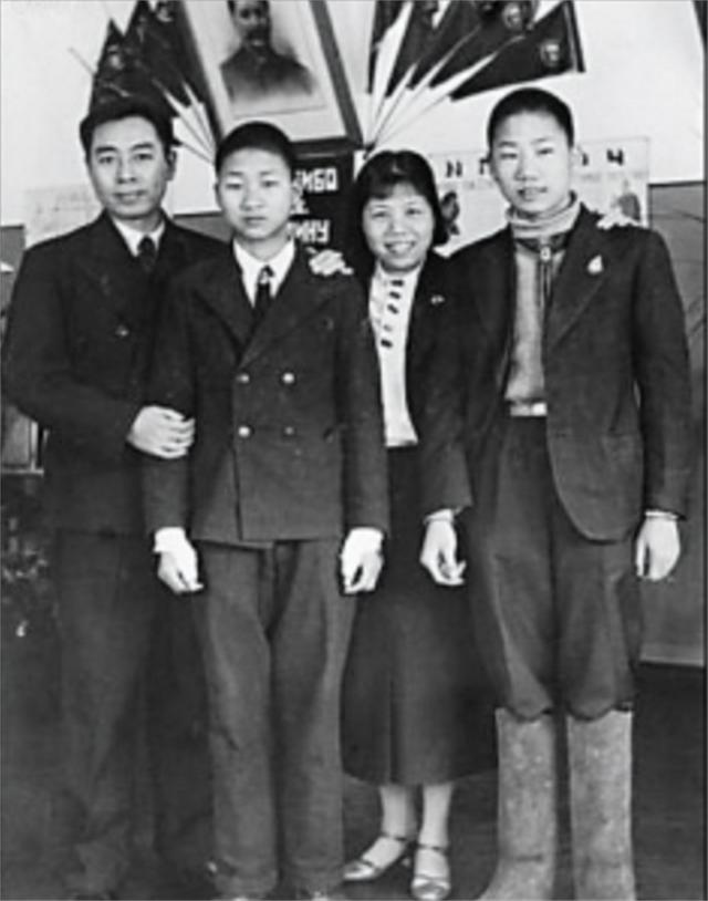 不能亲自到场吊唁(现场多人前来吊唁)(5)