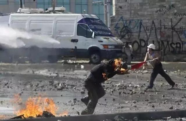 盘点那些搞怪洗脑的神曲（十首把人笑抽的年度神曲）(28)