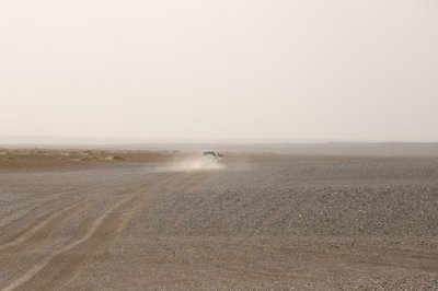 ​“死亡之海”罗布泊太可怕，几名游玩者晒成干尸，不忍直视