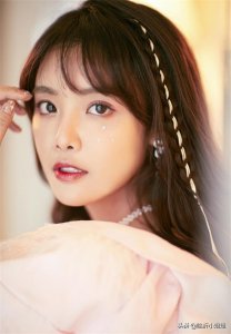 ​朱容君，清纯甜蜜的美少女，浅笑嫣然，每一个瞬间都是那么美